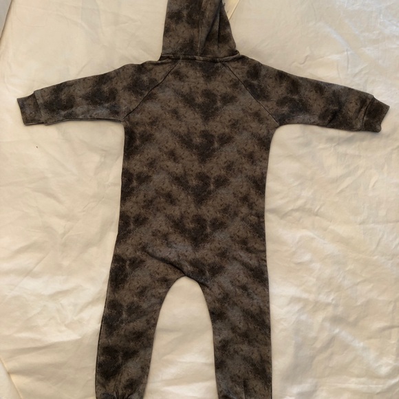 Boys Popupshop zip up onsie, new with tags - Picture 2 of 3